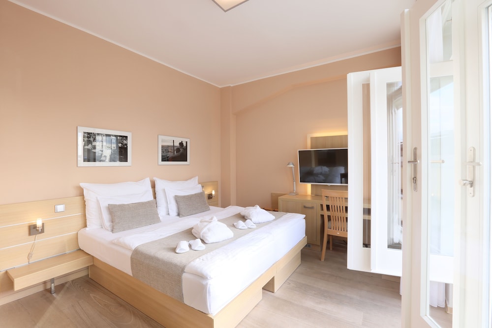 Amarilis Jerome Hotel 11/57
