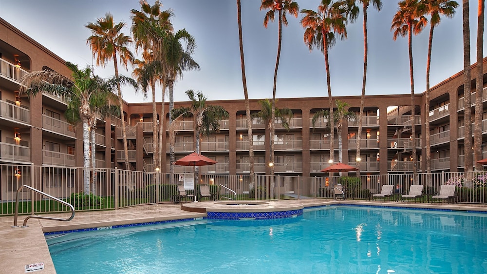 Best Western Plus Scottsdale Thunderbird Suites 3/46