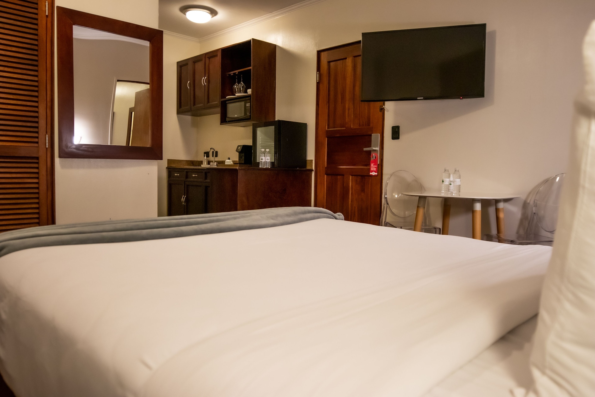 CONNECTING, FAMILY SUITE