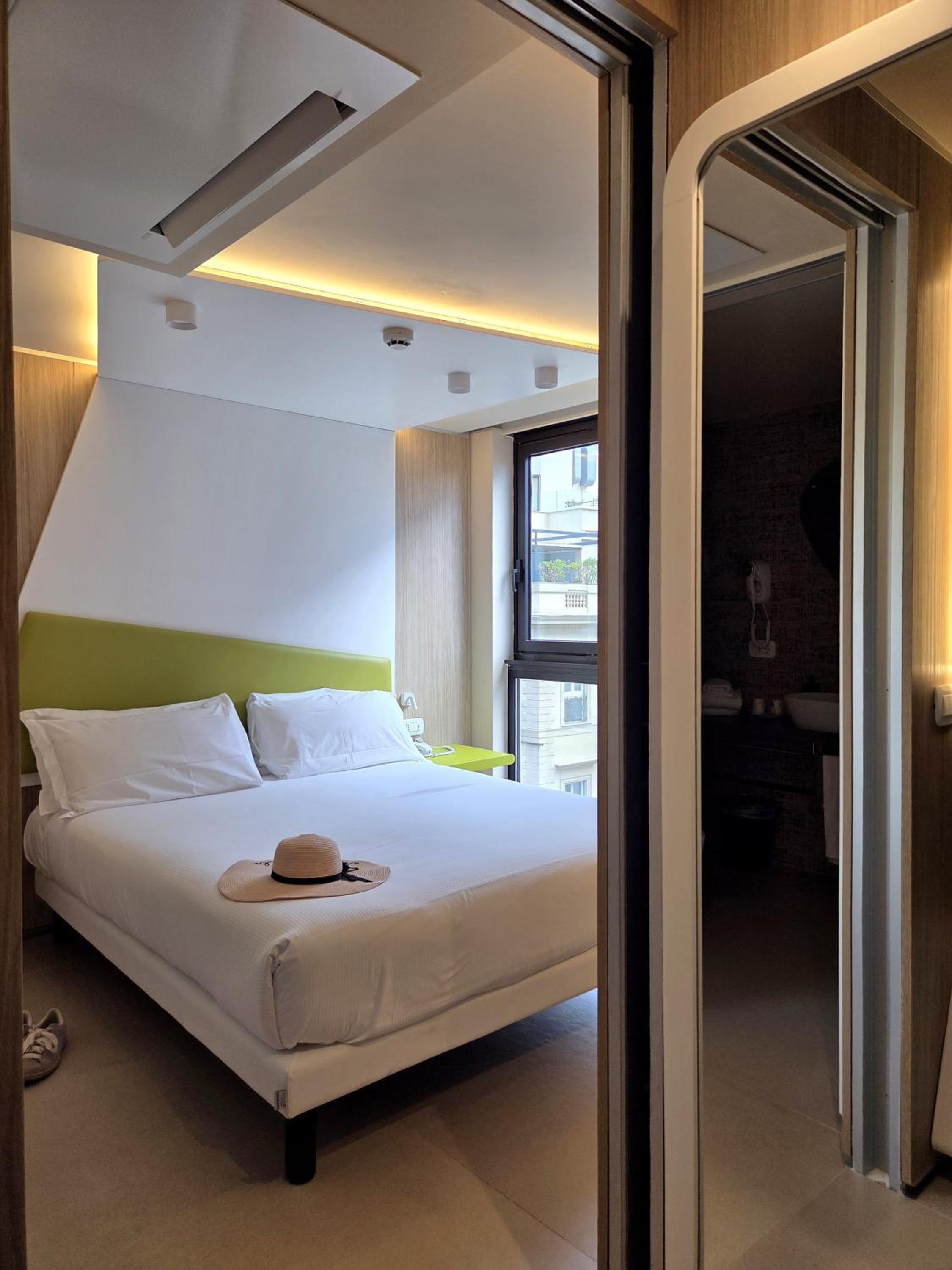 Superior, Queen Bed