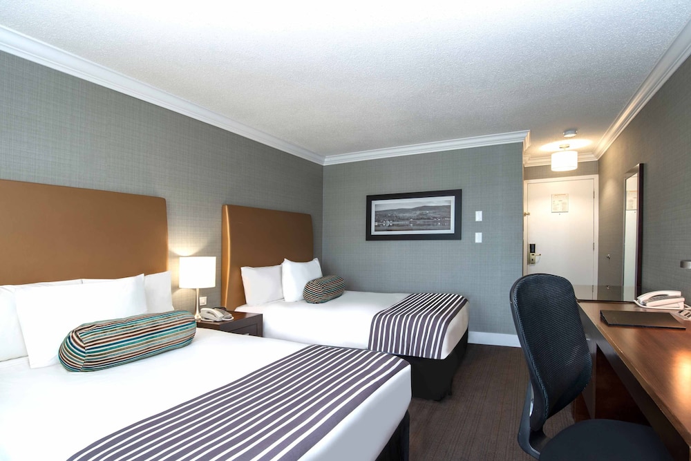 Sandman Hotel Vernon 13/45