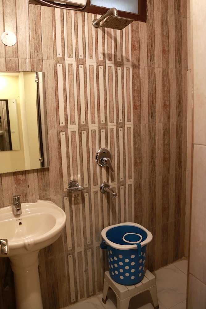 Hotel Shivam International 23/25