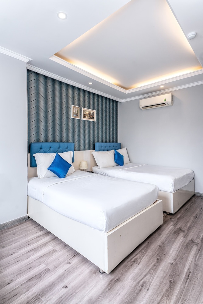 LUXURY, SUITE, CITY VIEW