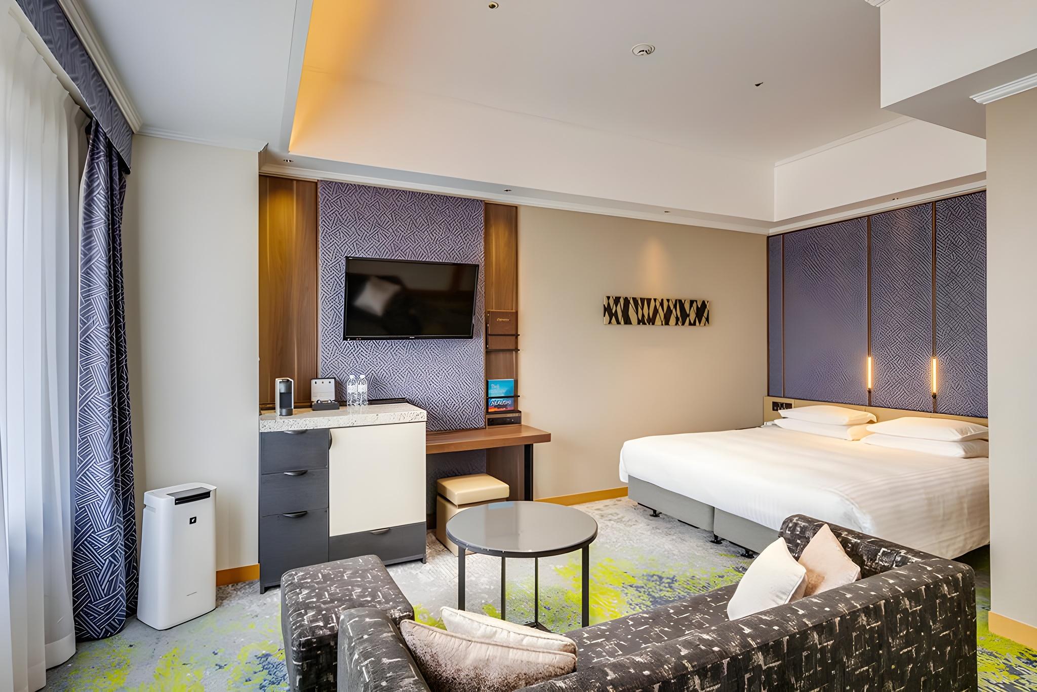 Deluxe, King Bed, Comfort Floor