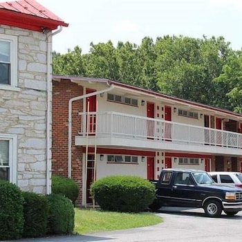 Hometown Inn Staunton VA near Hwy 11 46/50