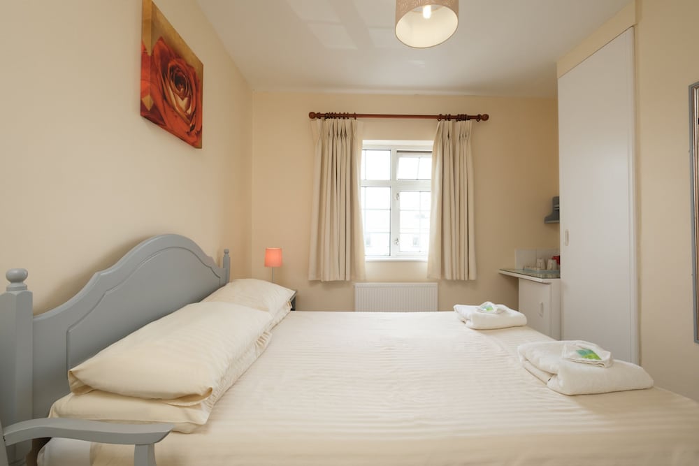 ROOM, DOUBLE BED