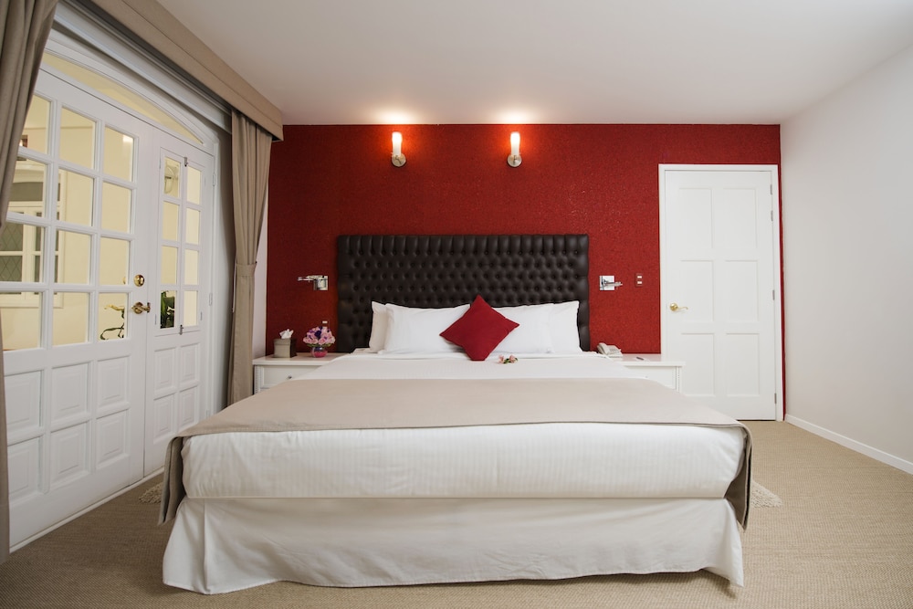 Casa Bonita Hotel and Luxury Residence 15/50