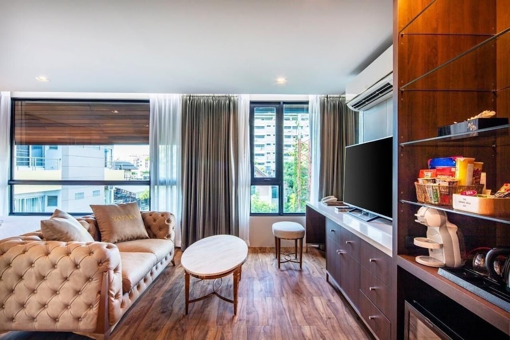 Grand Sala Thai 15/50