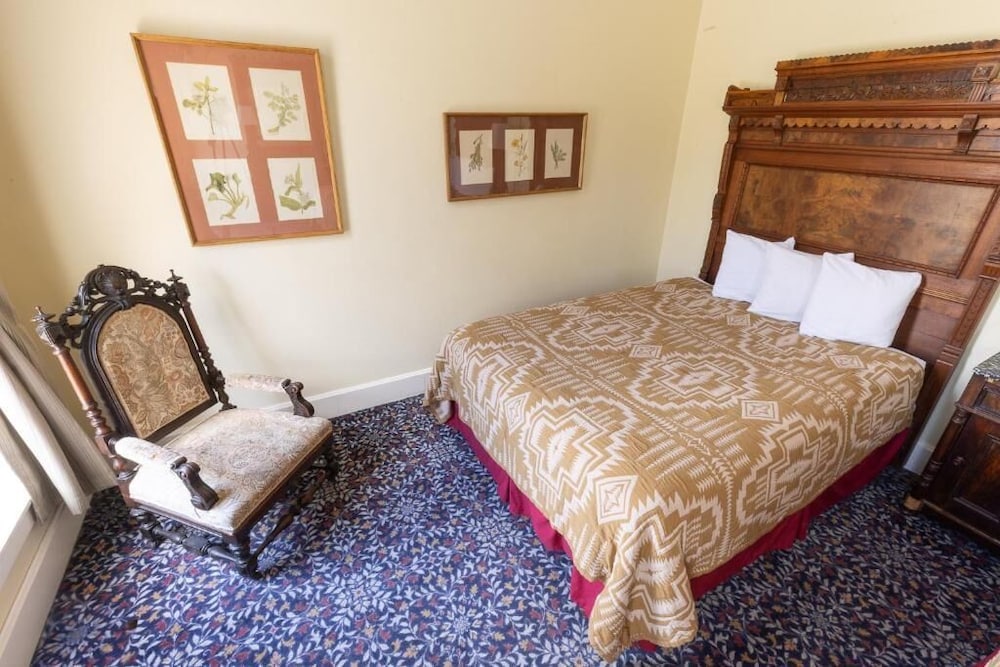 Historic Plaza Hotel 12/22