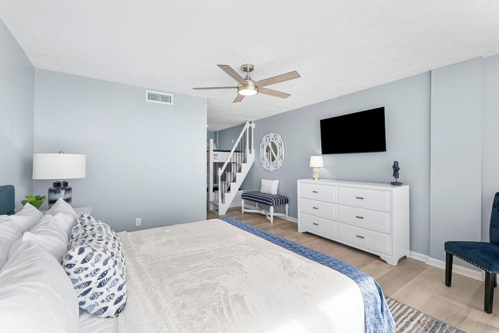 2 Bedrooms, Condo, 2 Double Beds, King Bed, Bunk Bed, Beach Front, 2 Bathrooms، Sandpiper Beacon Beach Resort 2/6