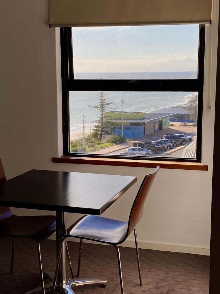 Ocean Beach Hotel 36/45