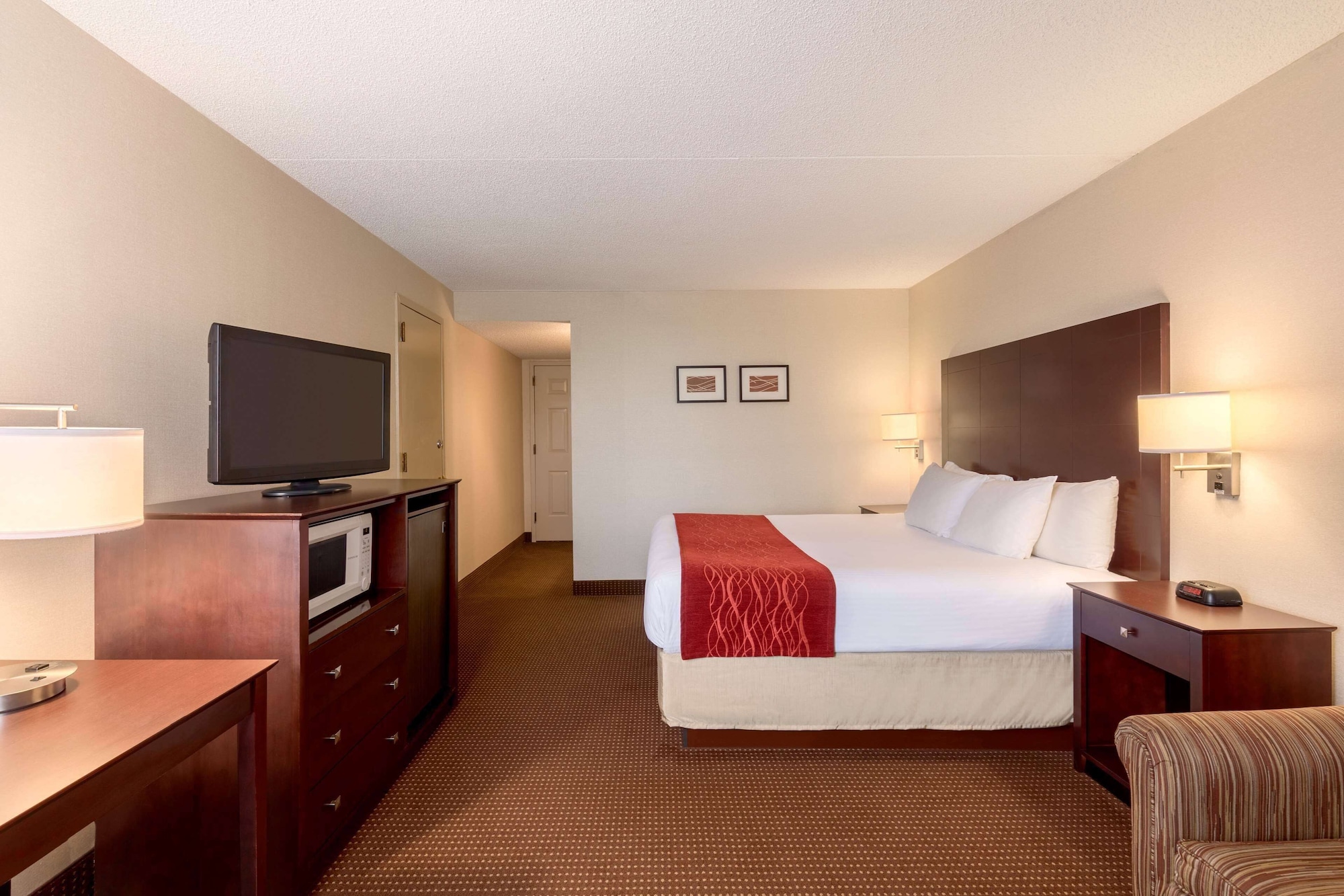 EXECUTIVE, KING BED, SOFA