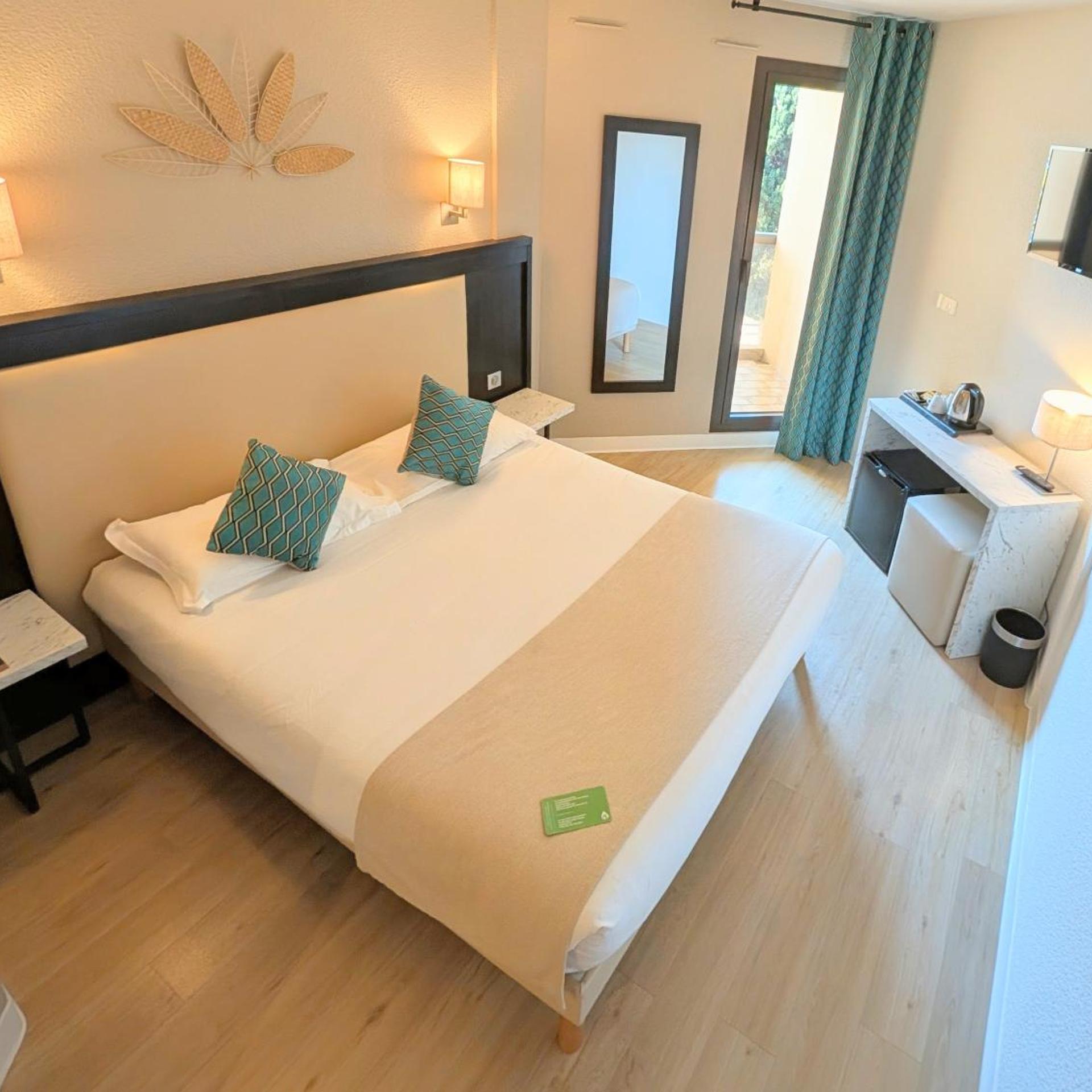 Room, Double Bed, City Side