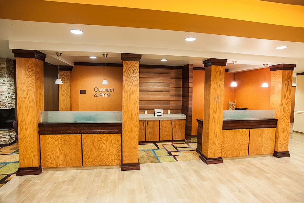 Comfort Inn and Suites Akron South 6/39
