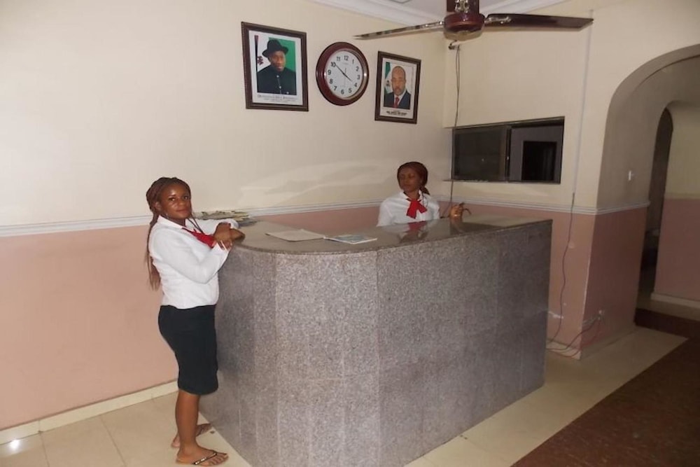 Ivory Place Hotel 4/10
