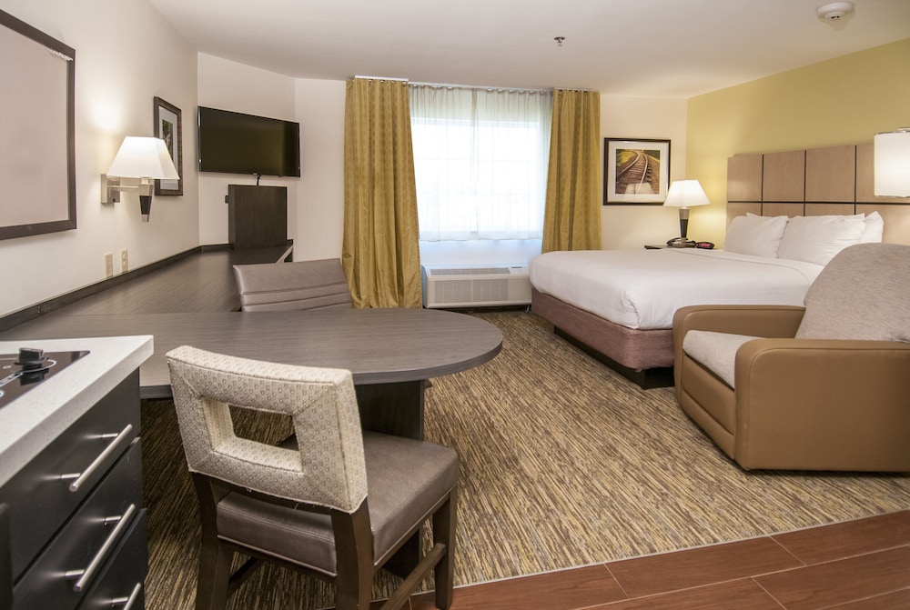 Candlewood Suites Baton Rouge College Drive 16/44