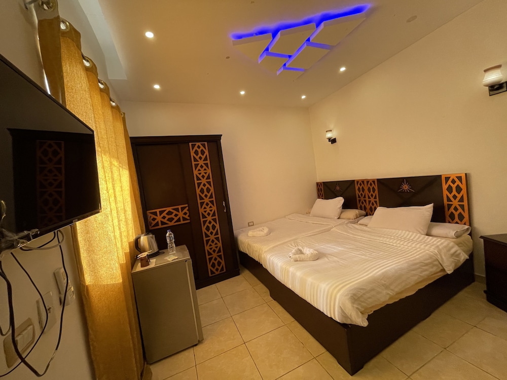 Sahara Pyramids Inn 19/50