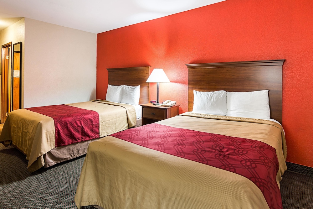 غرفة قياسية بسريرين مزدوجين للمدخنين، Econo Lodge Andrews Air Force Base 2/4