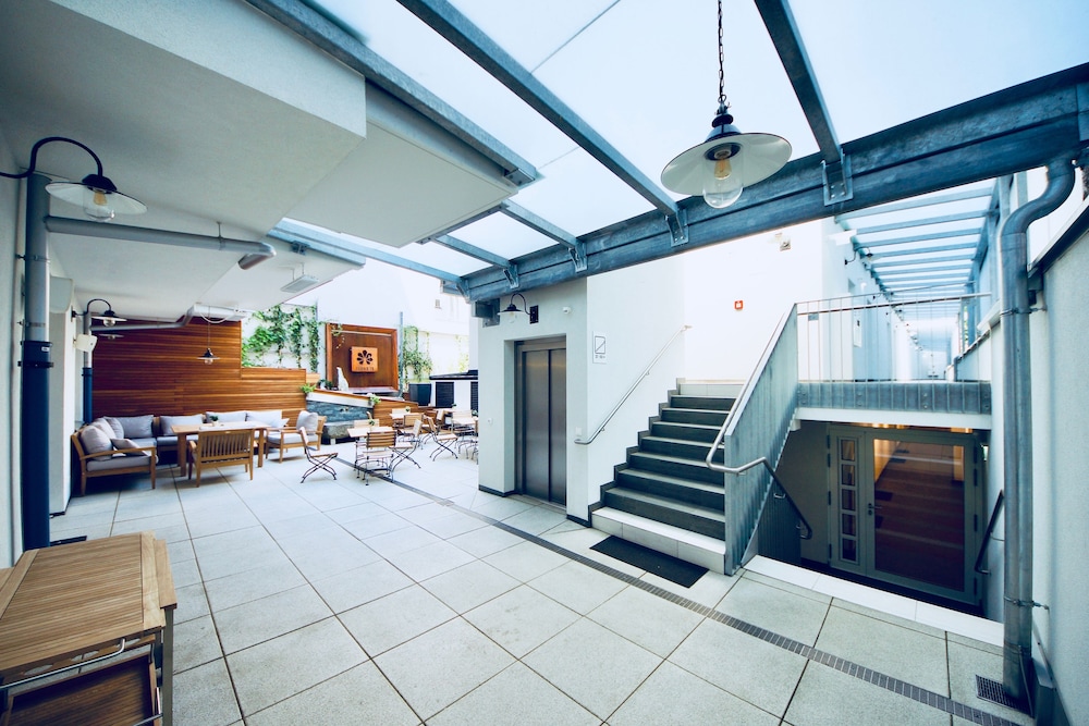Parks 73 The Townhouse Hotel 5/50
