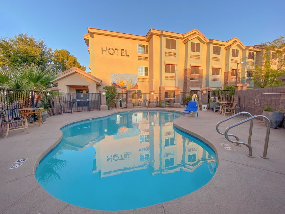 La Quinta Inn & Suites by Wyndham Tempe University / Phoenix 7/60