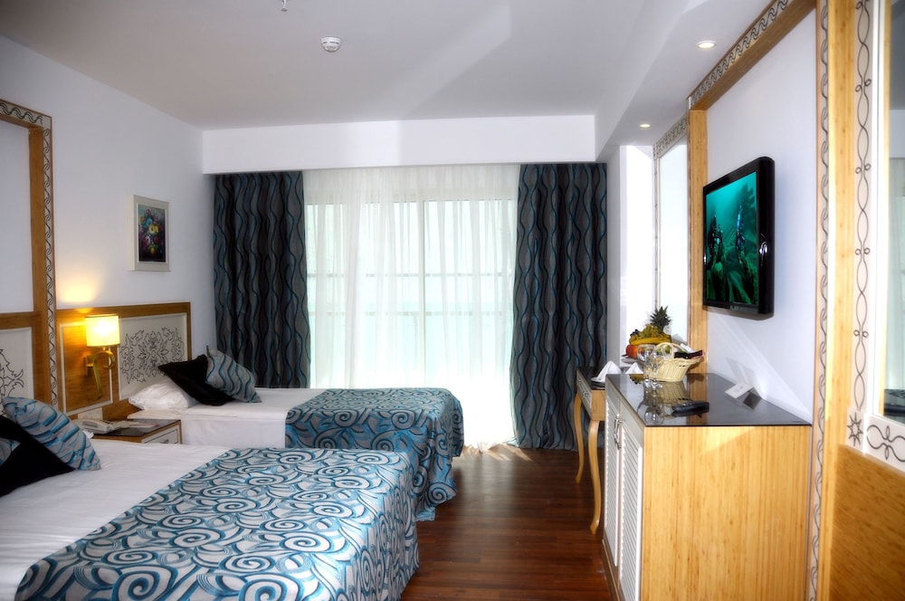 Crystal Waterworld Resort and Spa 14/50