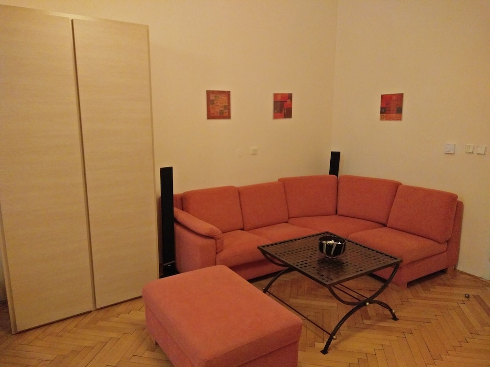 Apartments Tynska 7 27/50