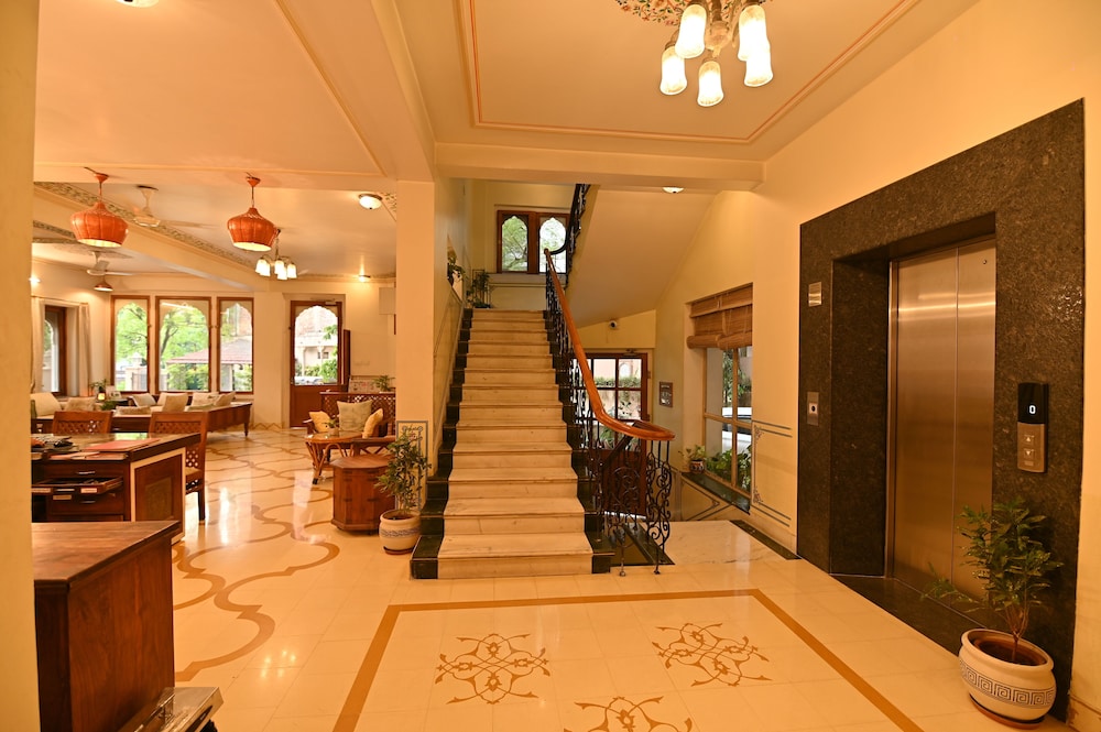Om Niwas Suite Hotel 51/67