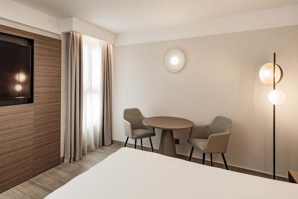 AC Hotel St. Julian's 27/40