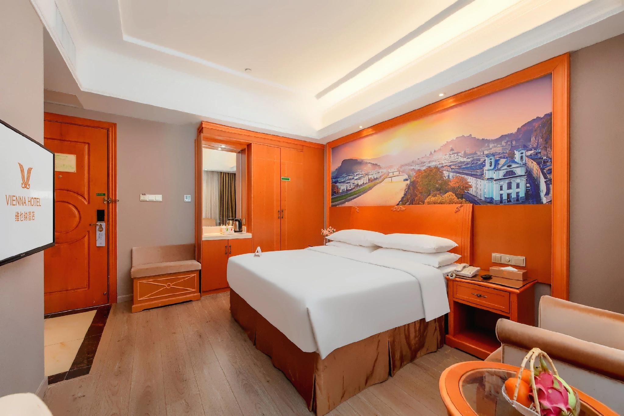 Vienna Hotel (Shenzhen Longsheng Metro Station) 27/41