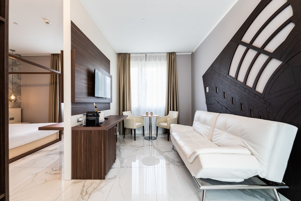 Hotel Milano Castello 56/70