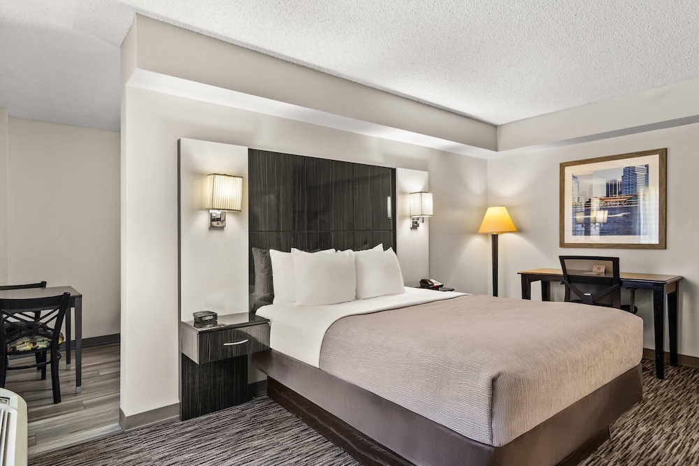 Room at Quality Inn Jacksonville - Orange Park near Naval Air Station, JACKSONVILLE - FL