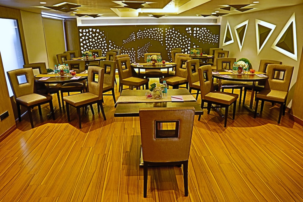 Oriental Residency Hotel 40/49