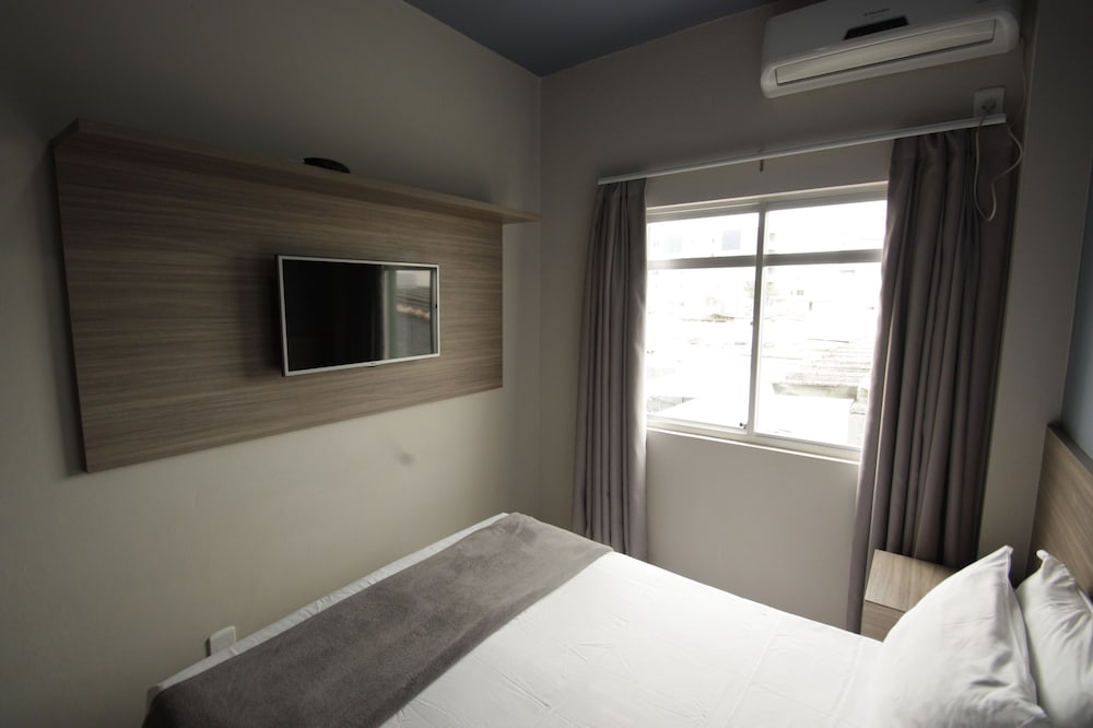 KENNEDY SLIM HOTEL 19/63