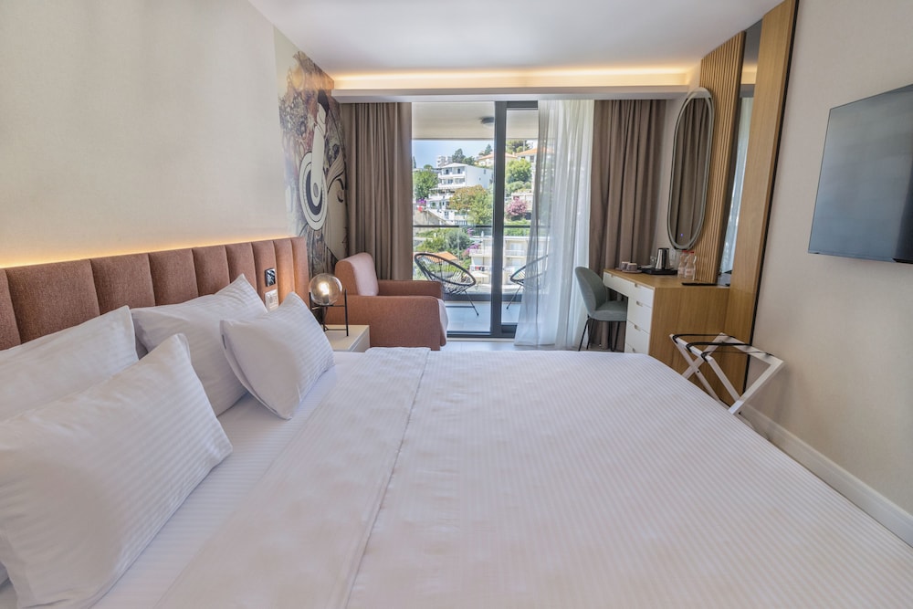 The New Mediteran Hotel Villa Edition 32/65