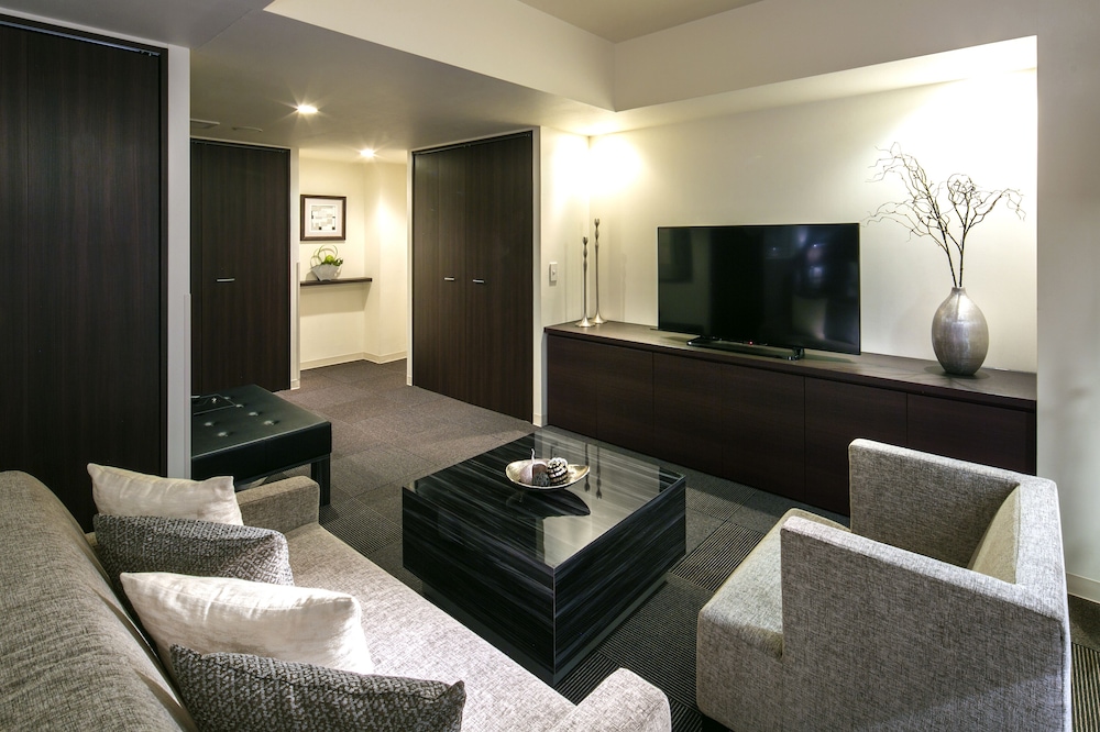Roppongi Hotel S 52/75