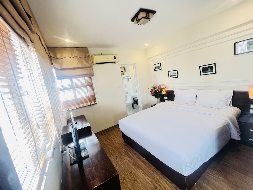 DELUXE, DOUBLE BED, CITY VIEW
