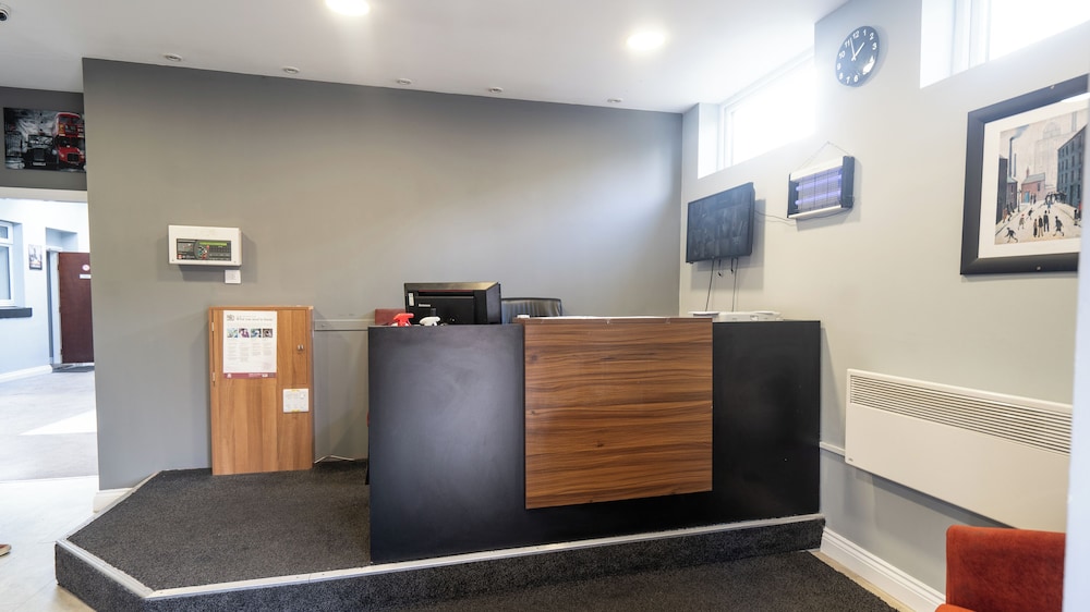 IBI Imperial Salford (ex Trivelles Hotel Manchester - Cross Lane) 7/62