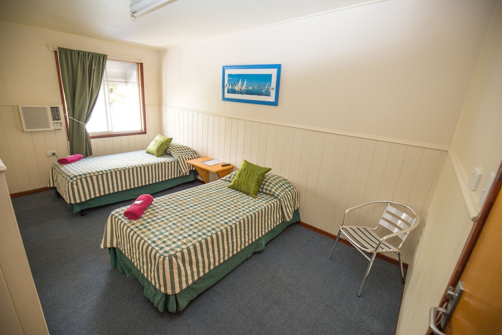 BRISBANE MANOR HOTEL 32/60