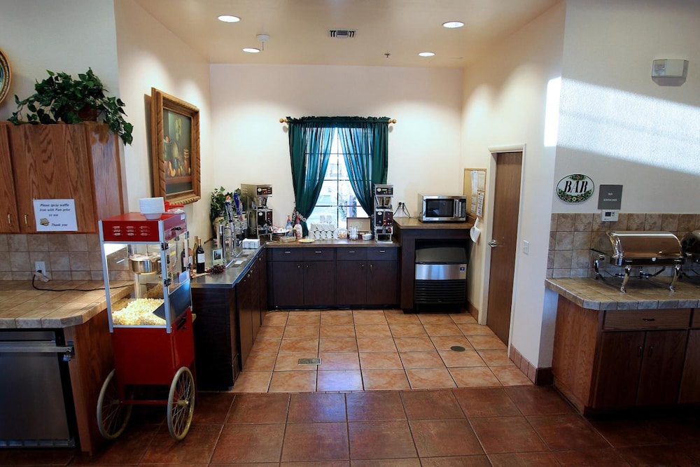 Gateway Studio Suites 41/54