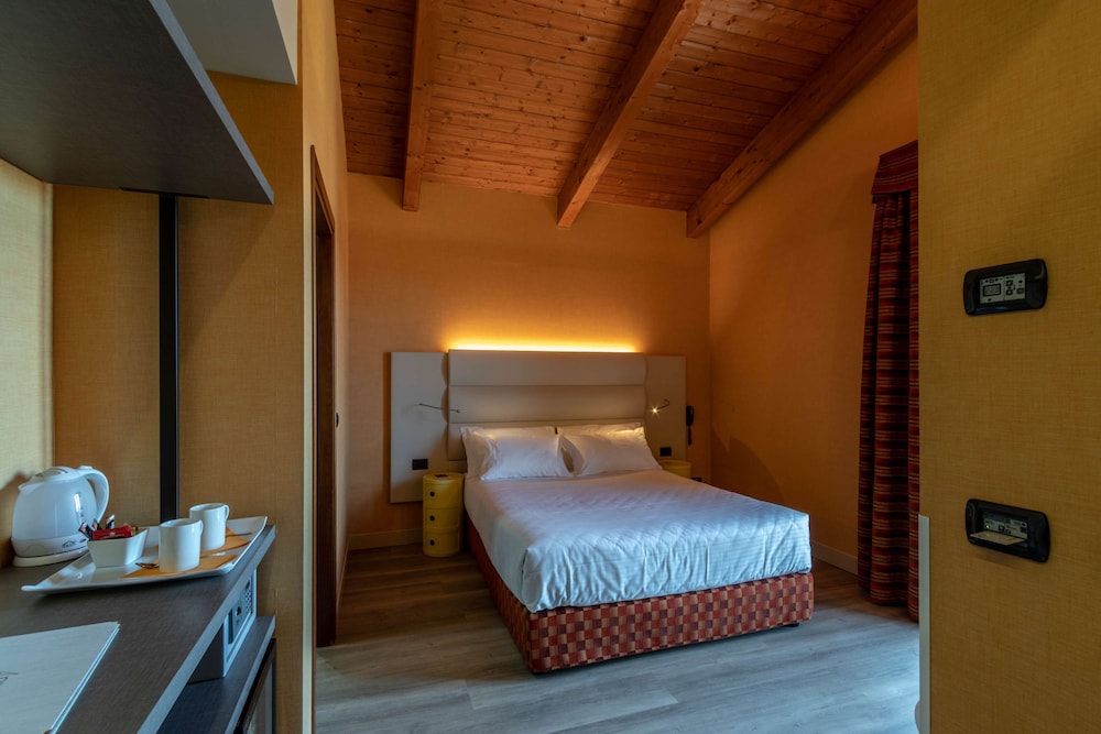 La Villa, Sure Hotel Collection by Best Western 17/76