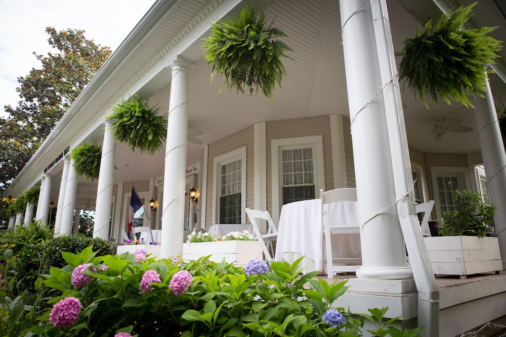 Burke Manor Inn & Pavilion 4/49