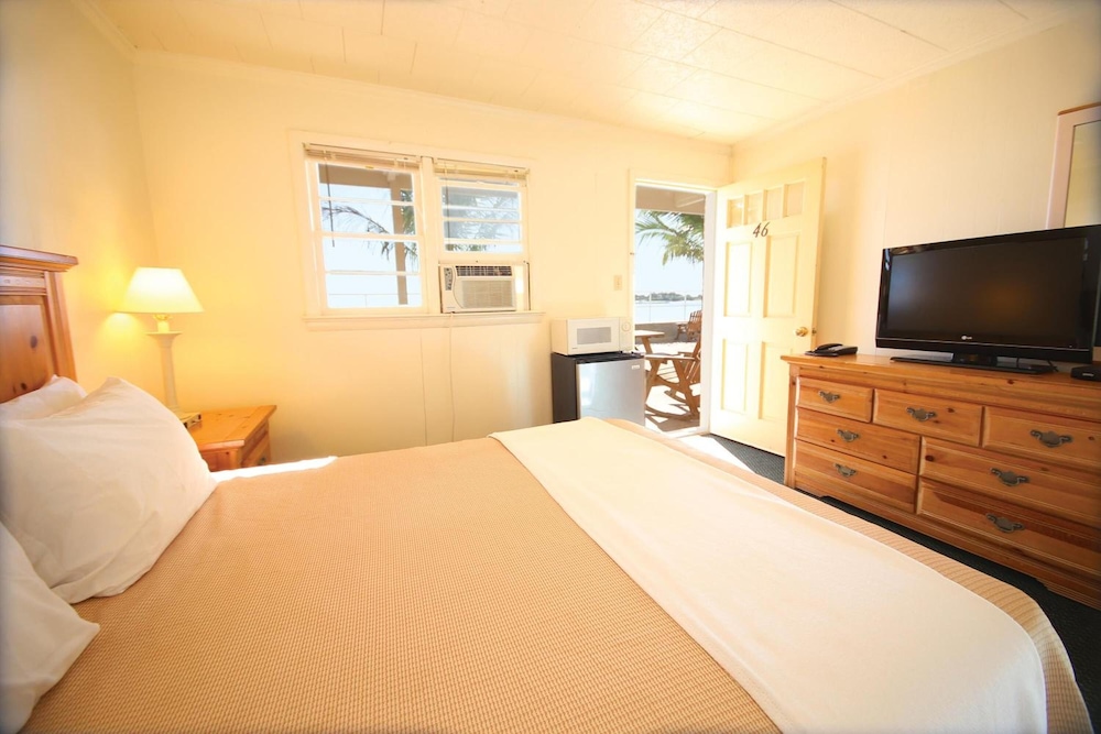 Oceanic Motel 9/46