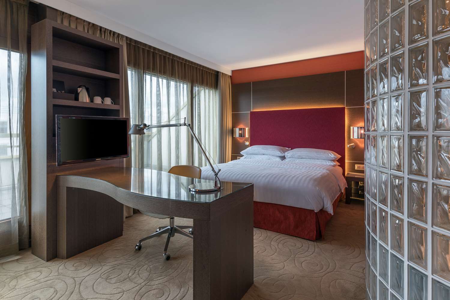 Junior Suite, King Bed, Terrace