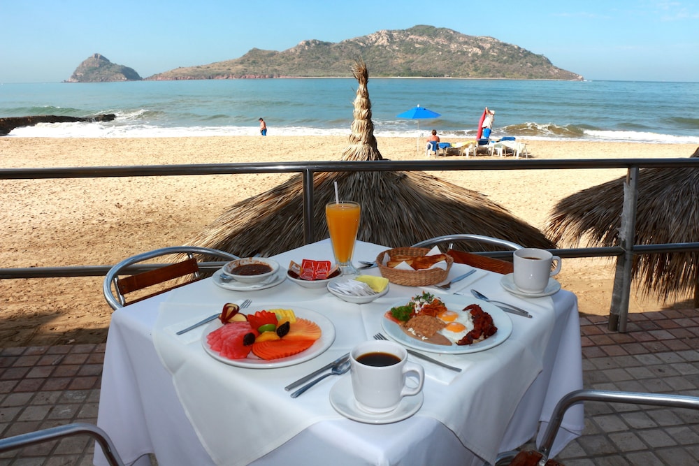 Suites Las Flores Beach Mazatlan 30/50