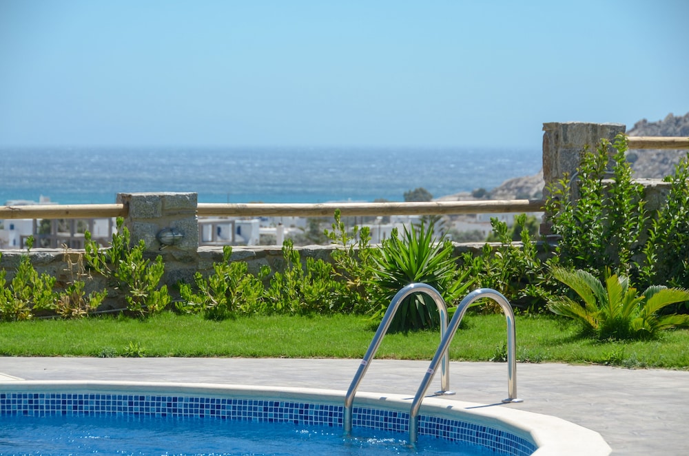 Naxos Luxury Villas 9/36