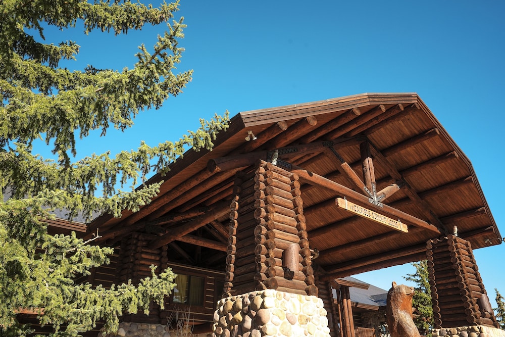 Daniels Summit Lodge 1/50