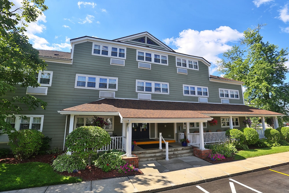 Ivy Court Inn And Suites 2/49