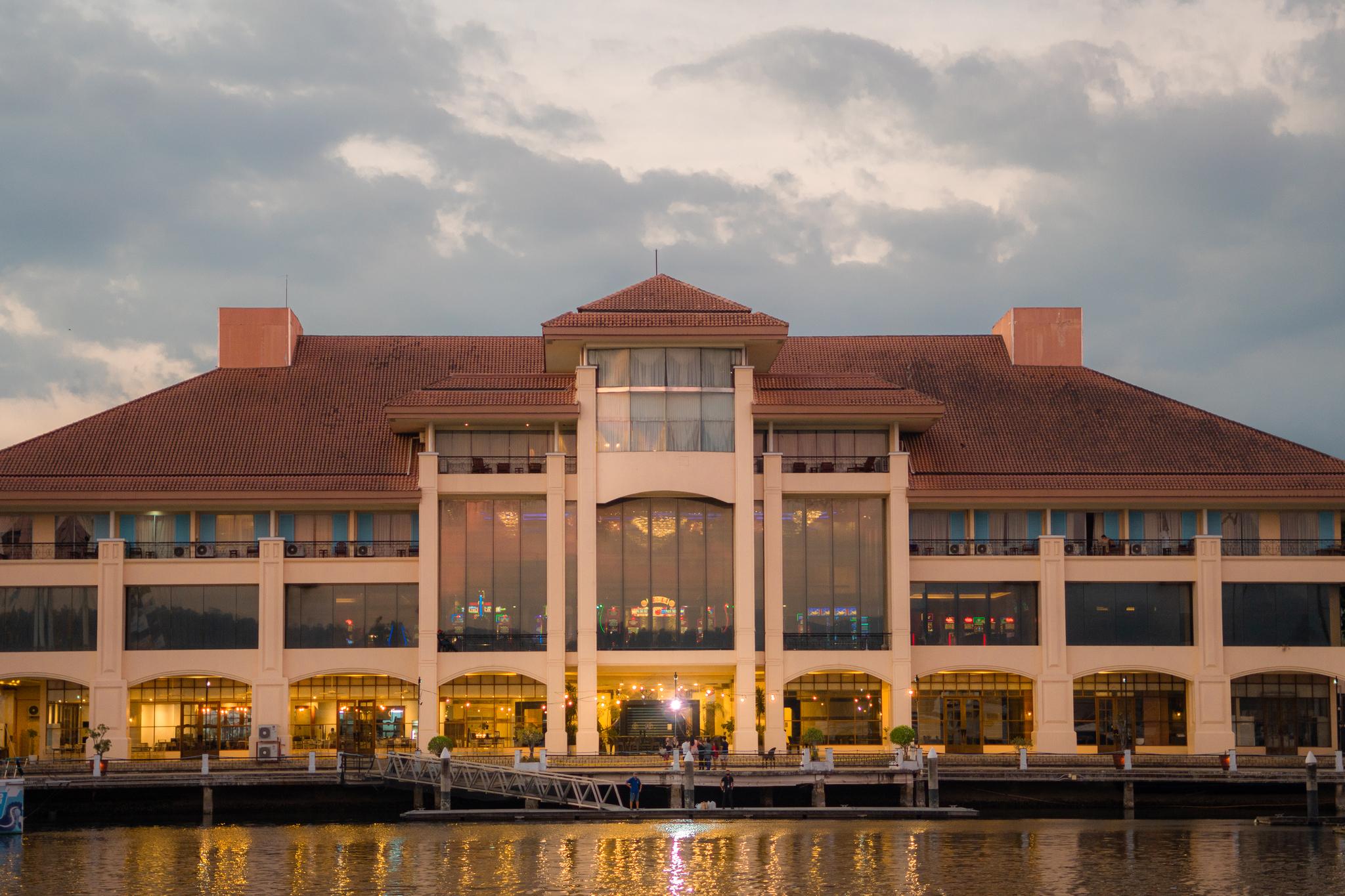 Subic Bay Yacht Club 42/49