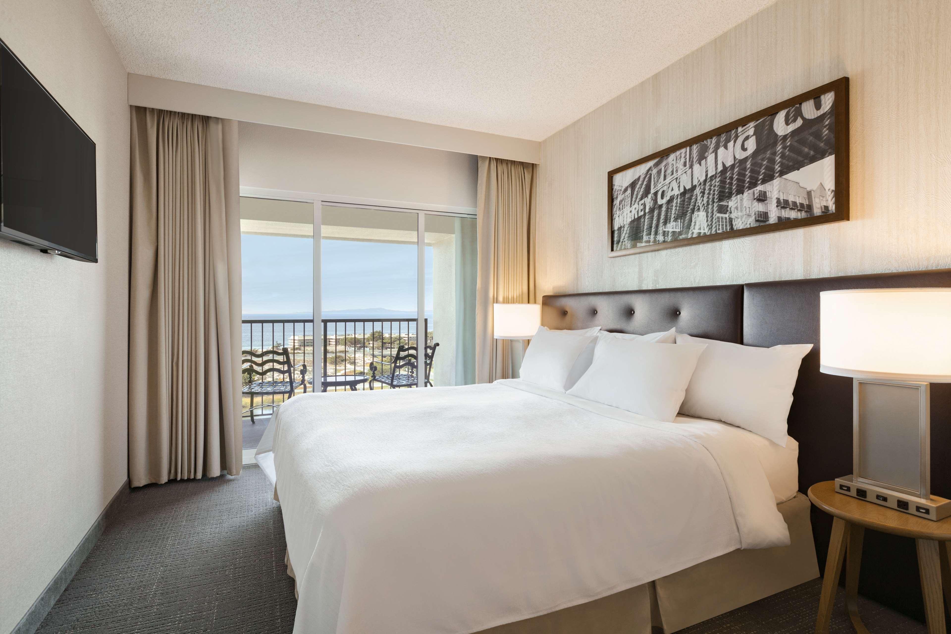 Deluxe, Suite, King Bed, Water View, Accessible