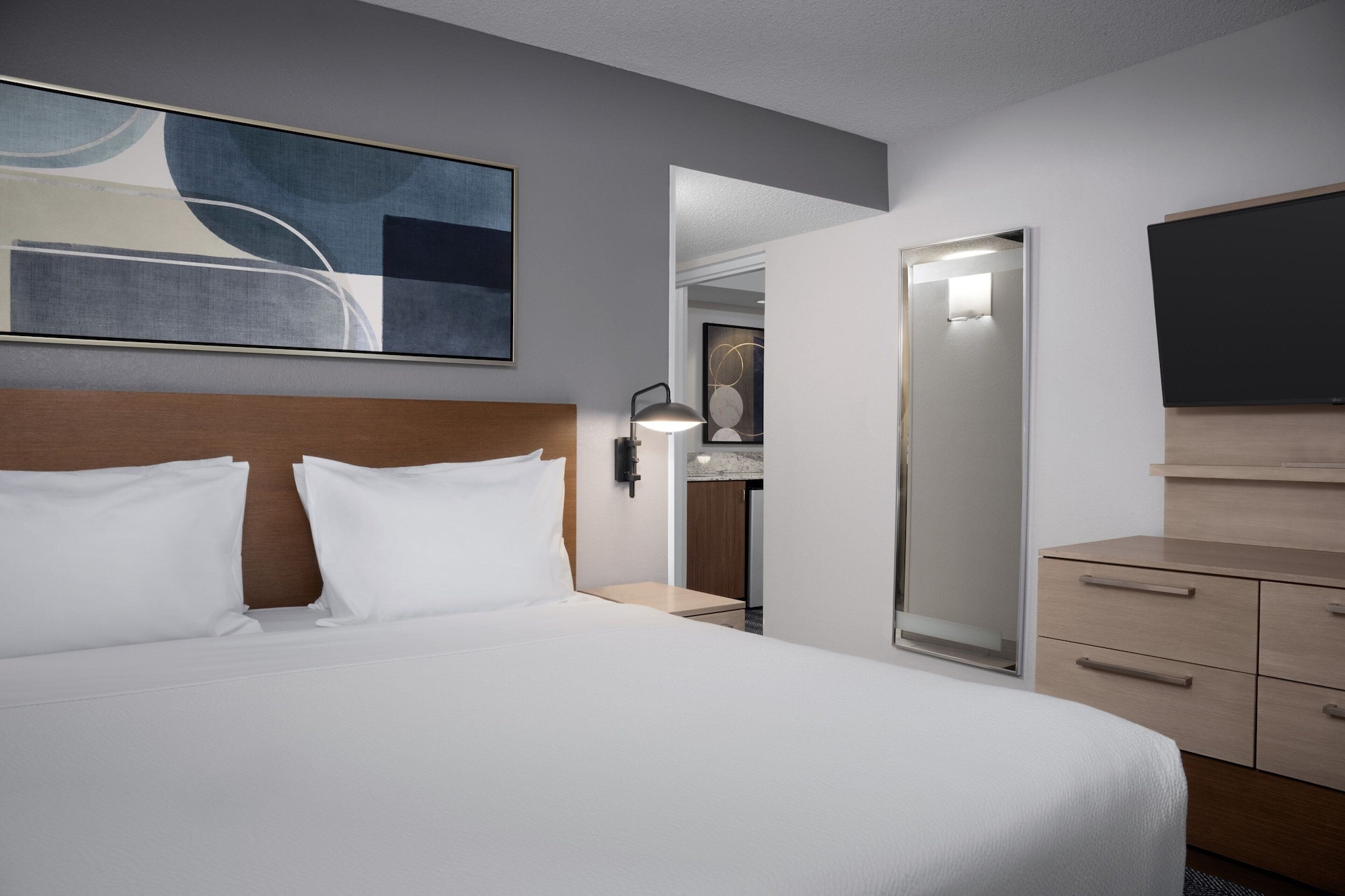 جناح ركني بسرير كينج بغرفة نوم واحدة مع أريكة، Courtyard By Marriott Orlando East/Ucf Area 2/2